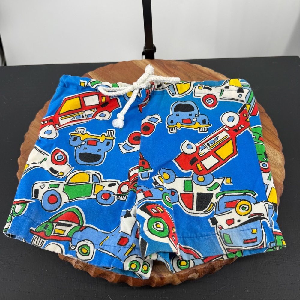 Cofre blue shorts feature a vibrant, retro cartoon print of vintage cars sz 3T